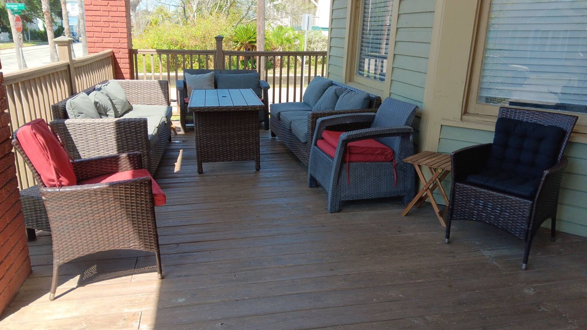 San Jacinto House | One Block to Beach, three blocks to Pleasure Pier