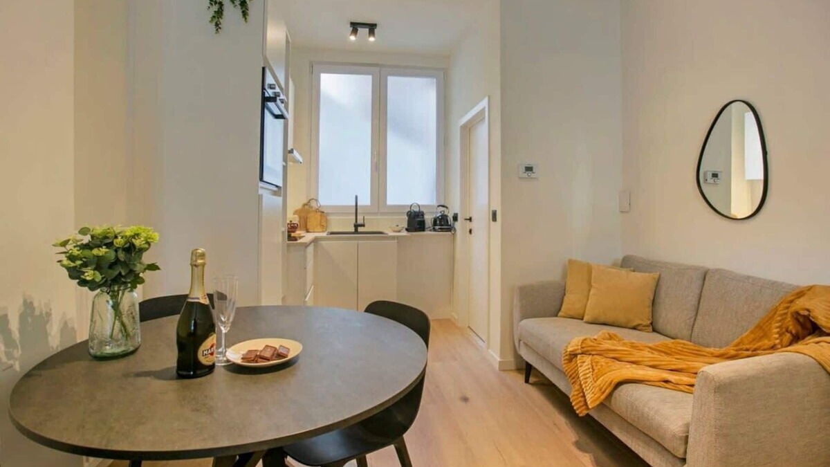 Harmonie Apartment | One-BR Getaway in Antwerp + free parking