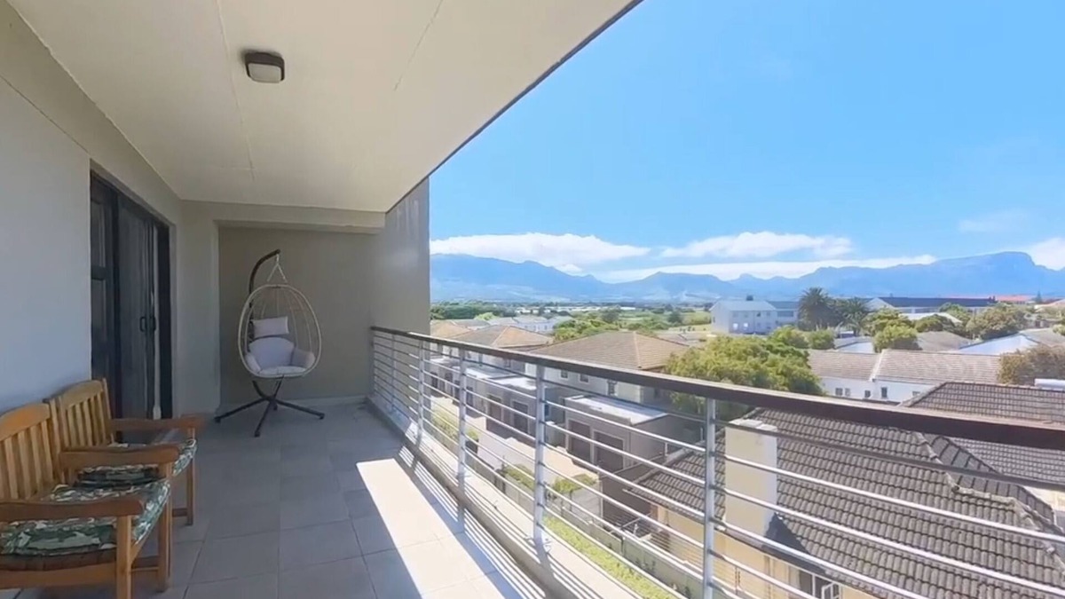 Tokai Apartment | One double bed en-suite