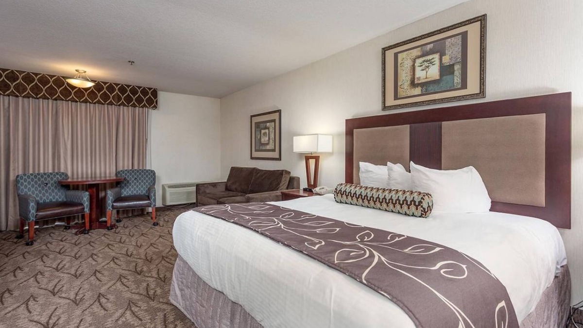 Idaho Falls Hotel | ONE FANTASTIC KING UNIT! POOL, HOT-TUB, SPA, PARKING!