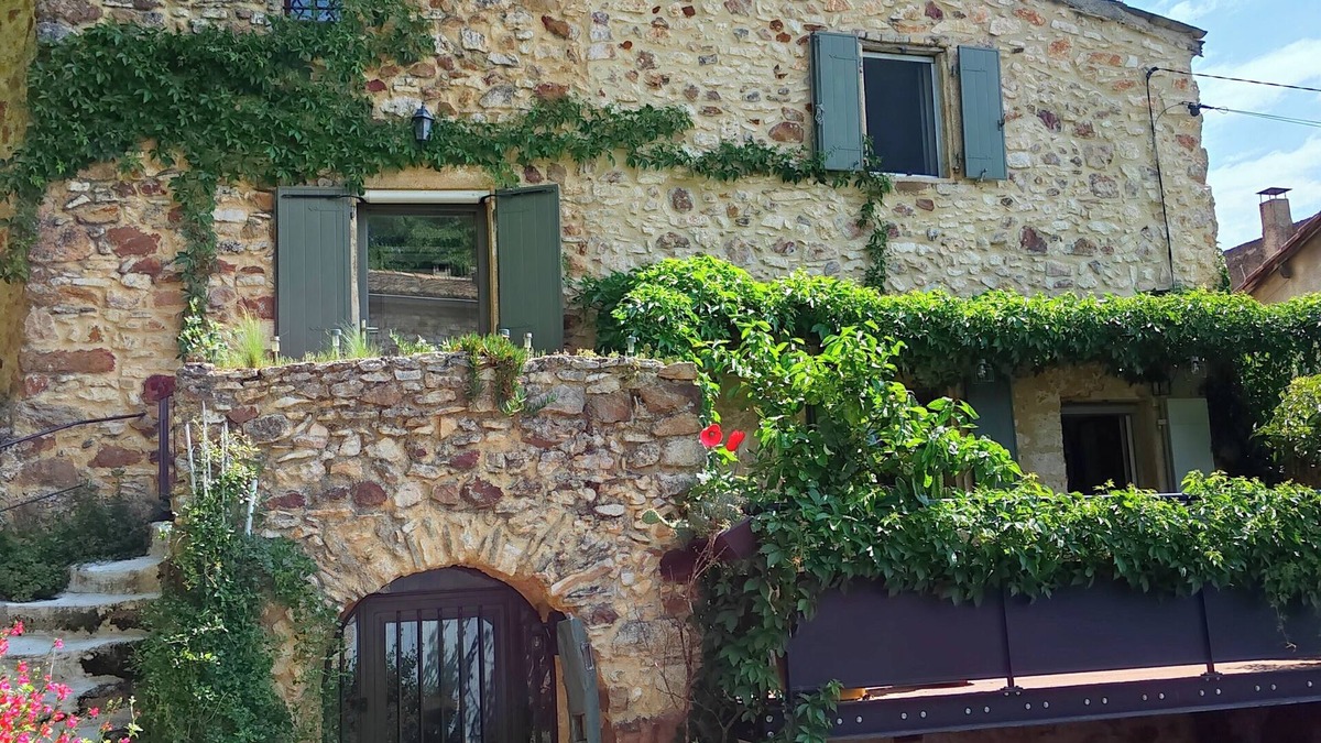 La Capelle-et-Masmolene House | One foot in the forest