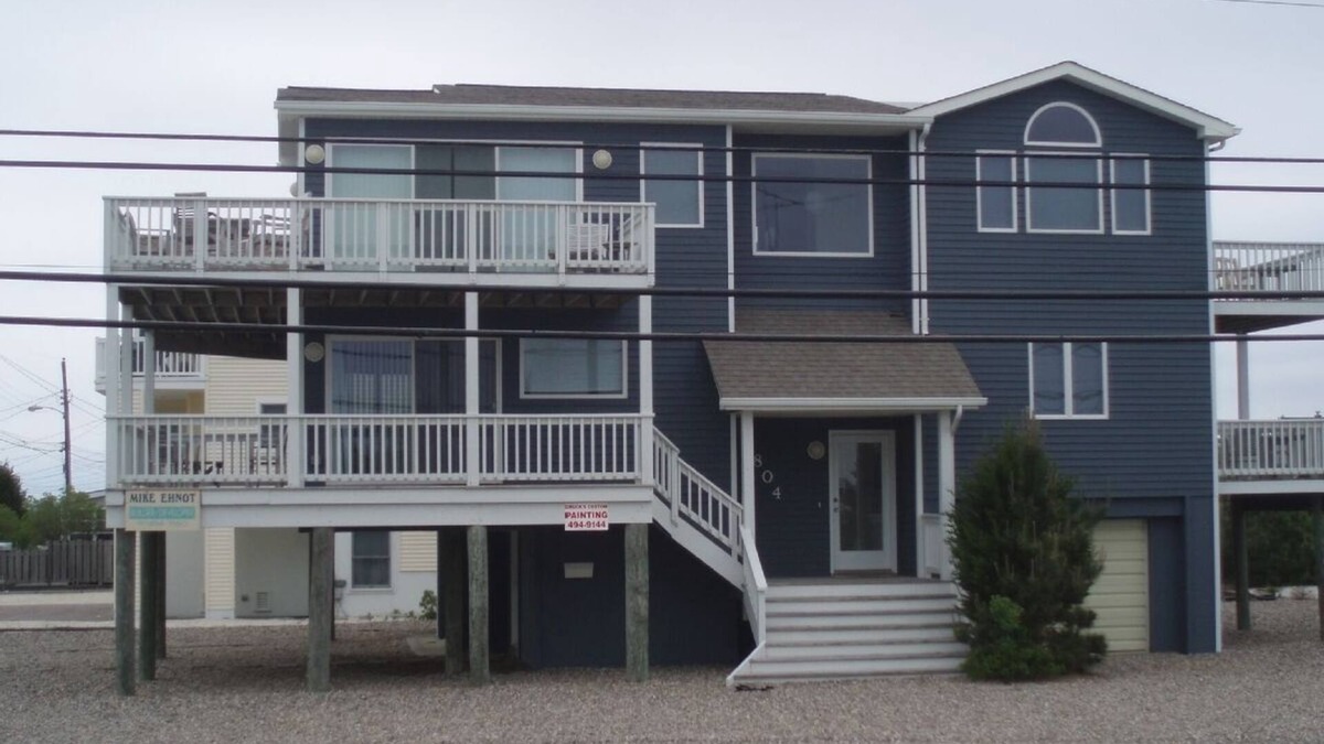 South Beach Haven House | One House to beach- beach chairs & badges too!