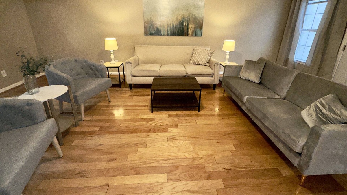 Alabaster House | One Level, 2 bed, 2 bath, walk dist. to hospital