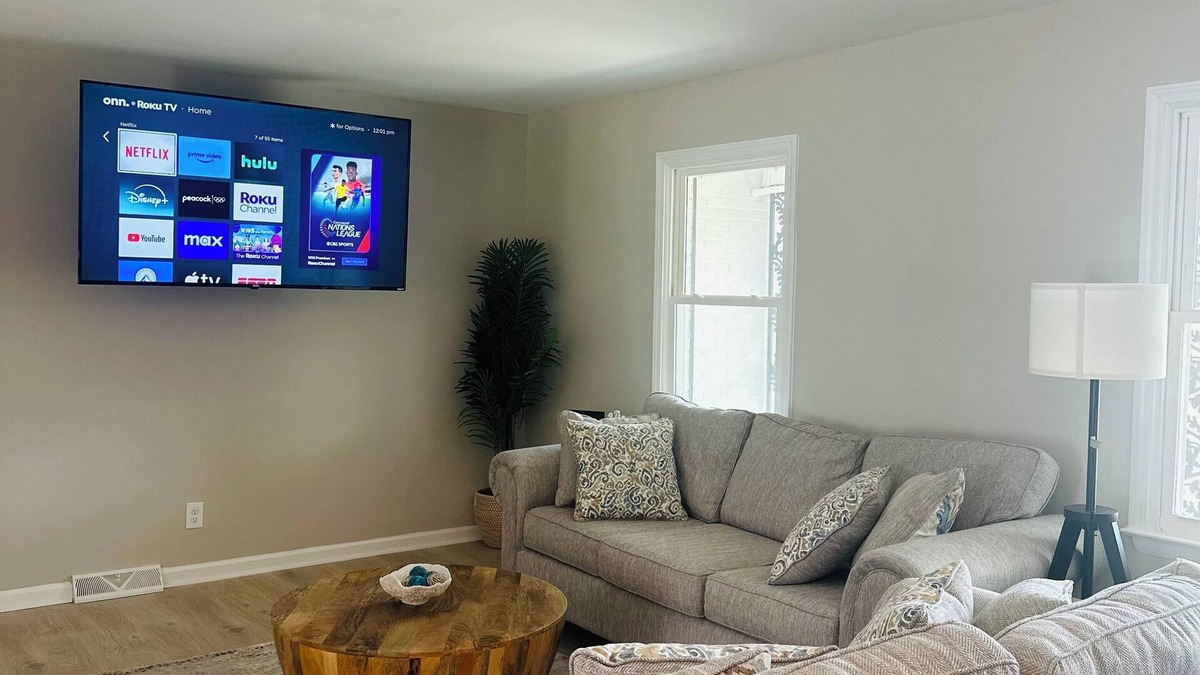 Smithfield House | One Love Oasis 3BR Retreat