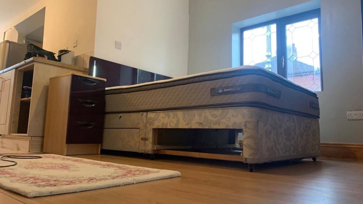 Tunstall Apartment | One Lovely Apartmt 1 Double & 2 Camp Beds