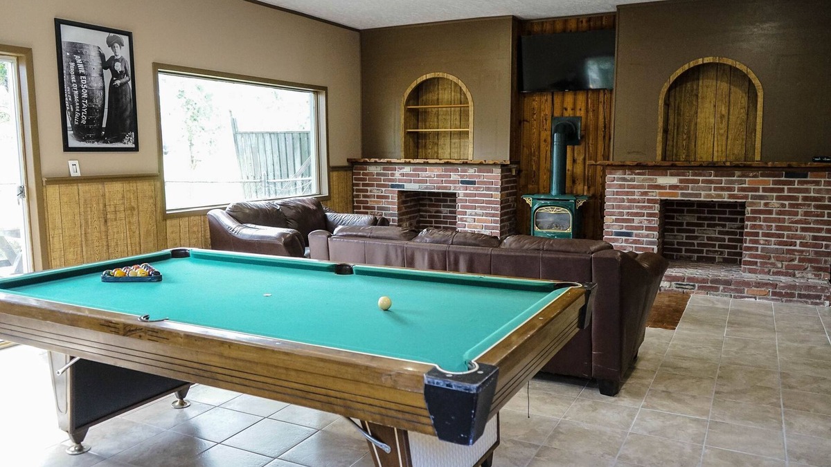 Chippawa House | One mile from the Brink of Niagara Falls