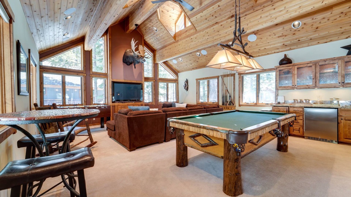 Truckee House | 'One Moose Lodge' w/Hot Tub in Tahoe Donner