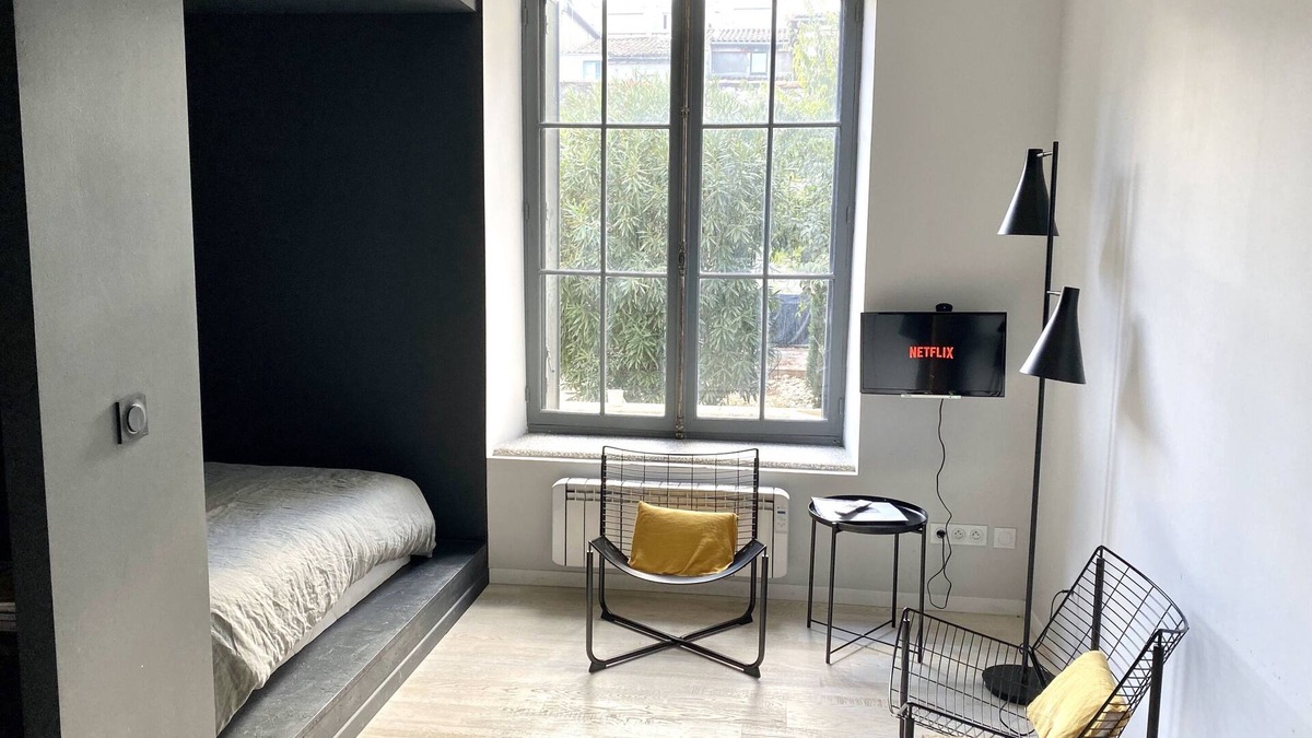 Carcassonne Apartment | One night between Cite and Bastide