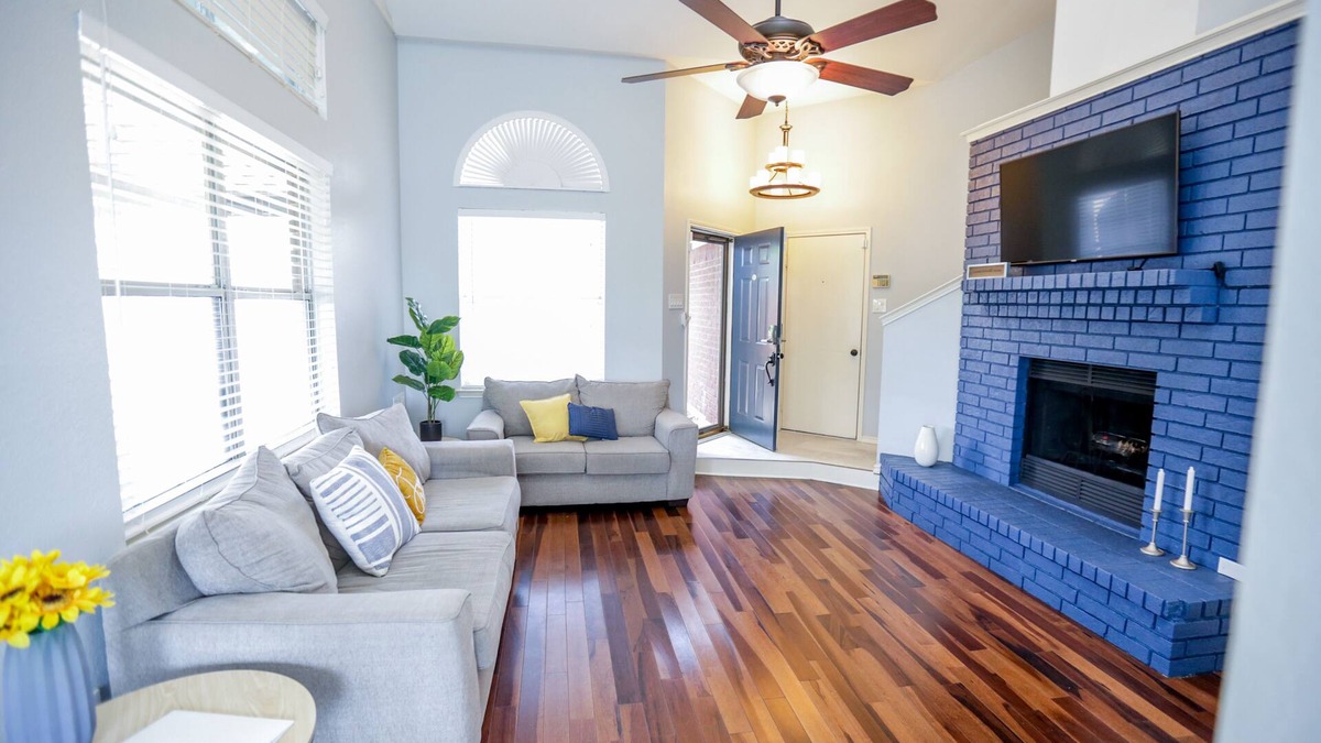 John T White House | One of a kind 10 min from AT&T stadium! 3 BR 2 BA