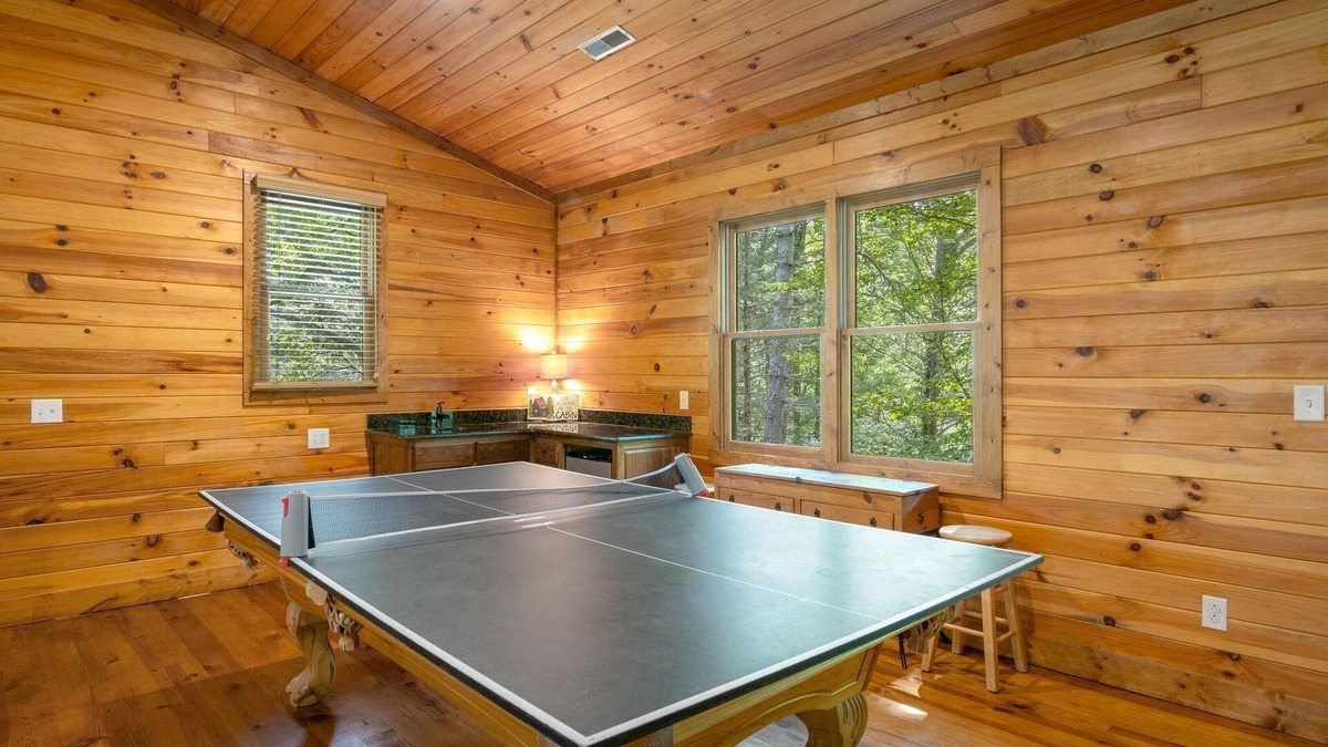 Cleveland House | One of a kind 3br Riverfront house w/fire pit, Hot Tub over looking river.