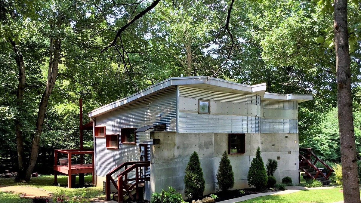 Coxs Creek Cottage | One of a kind cabin in the woods. Quiet and private but close to everything.