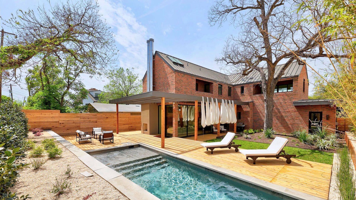 Old Enfield House | One Of A Kind Clarksville Home + Private Pool - Willow