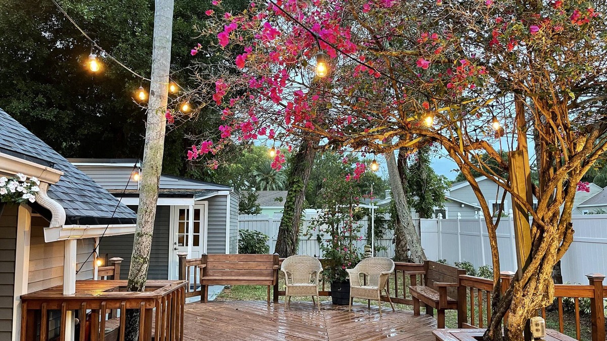 Clearwater House | One-of-a-kind Cottage by the Sea- Golf Cart friendly!