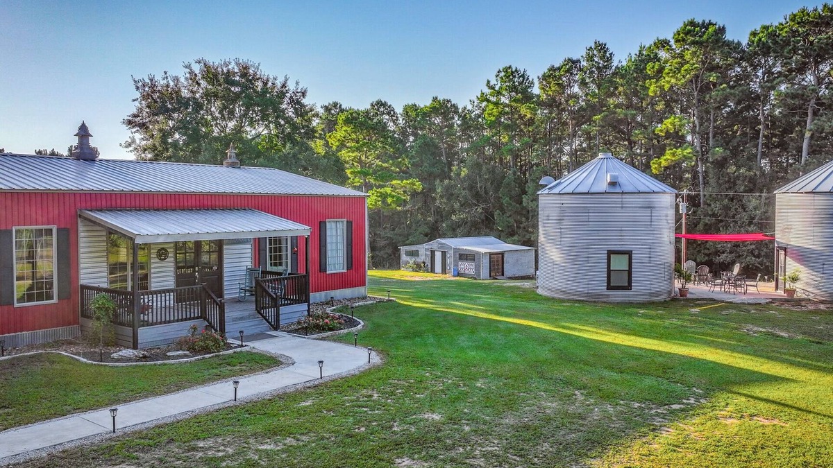Navasota Cabin | One of a kind grain bin silo cabin getaway near wedding venues and A&M!