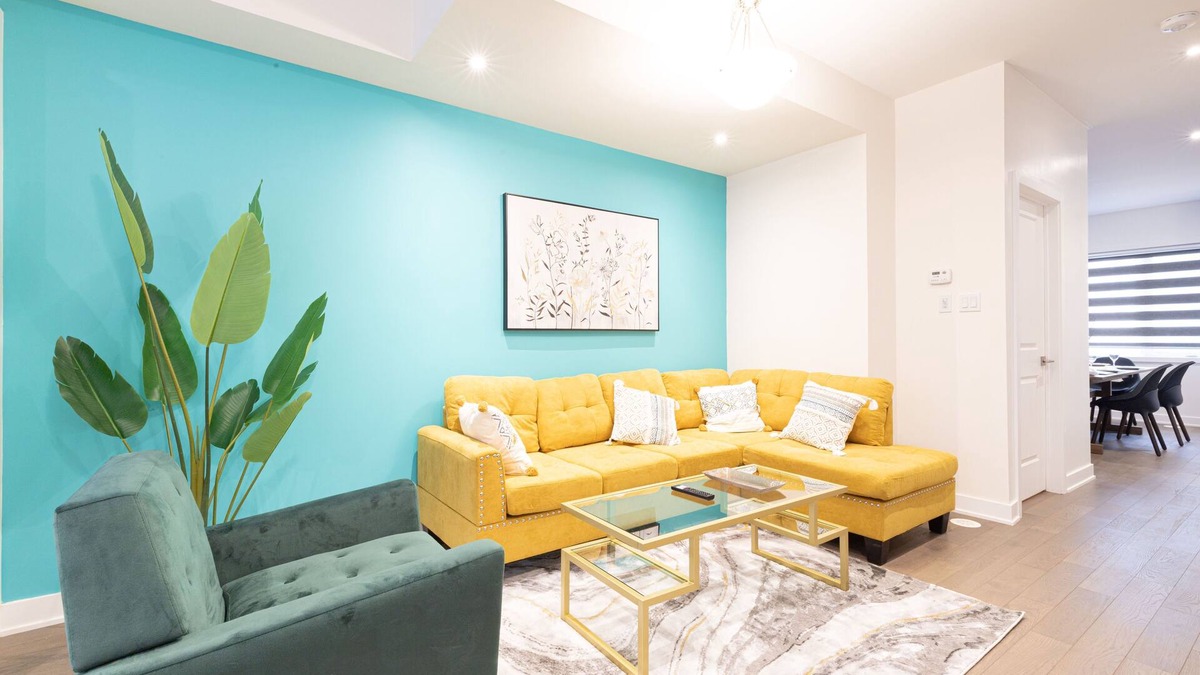 Downsview House | ONE Of A KIND HOME 4,000 S.Q. FT/4 BDRM & 3.5 BATH