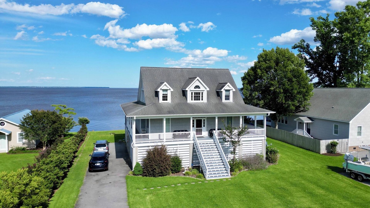 Avoca House | One of a Kind House on the Albemarle Sound - Large Sunrise Porch