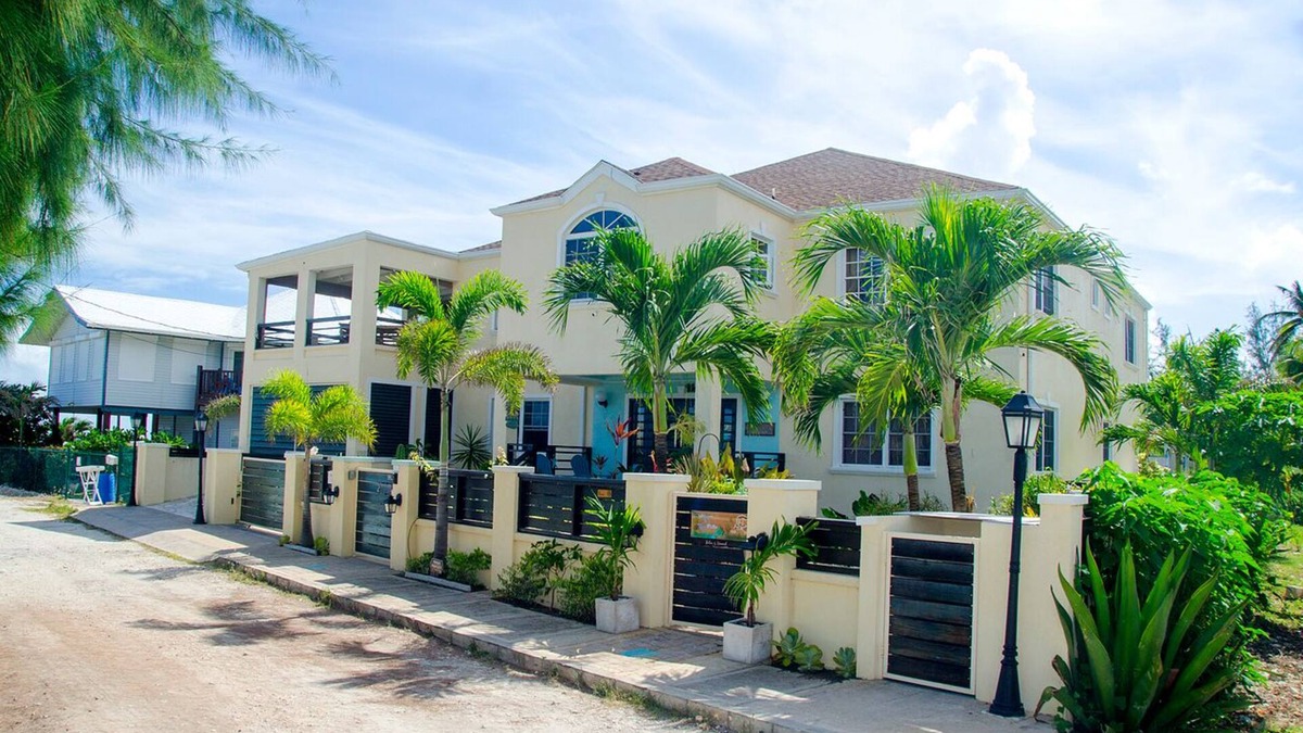 Ealing Park Villa | One of a Kind Insta-Worthy South Coast Villa - Ocean views