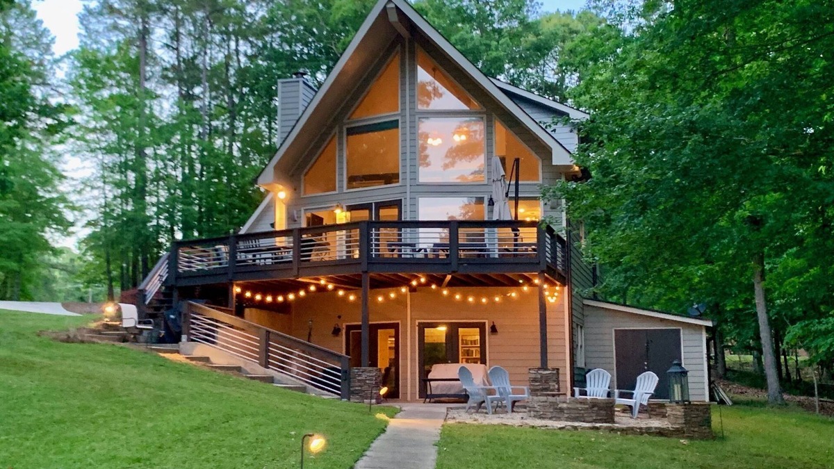 Beaverdam House | One-of-a-Kind, Lakefront House Near the Ritz, Sandbar & Boathouse!