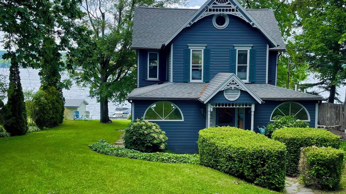 Castile House | One of a Kind Lakeside House on Silver Lake!n5 bedroom, 1 1/2 Bathrooms
