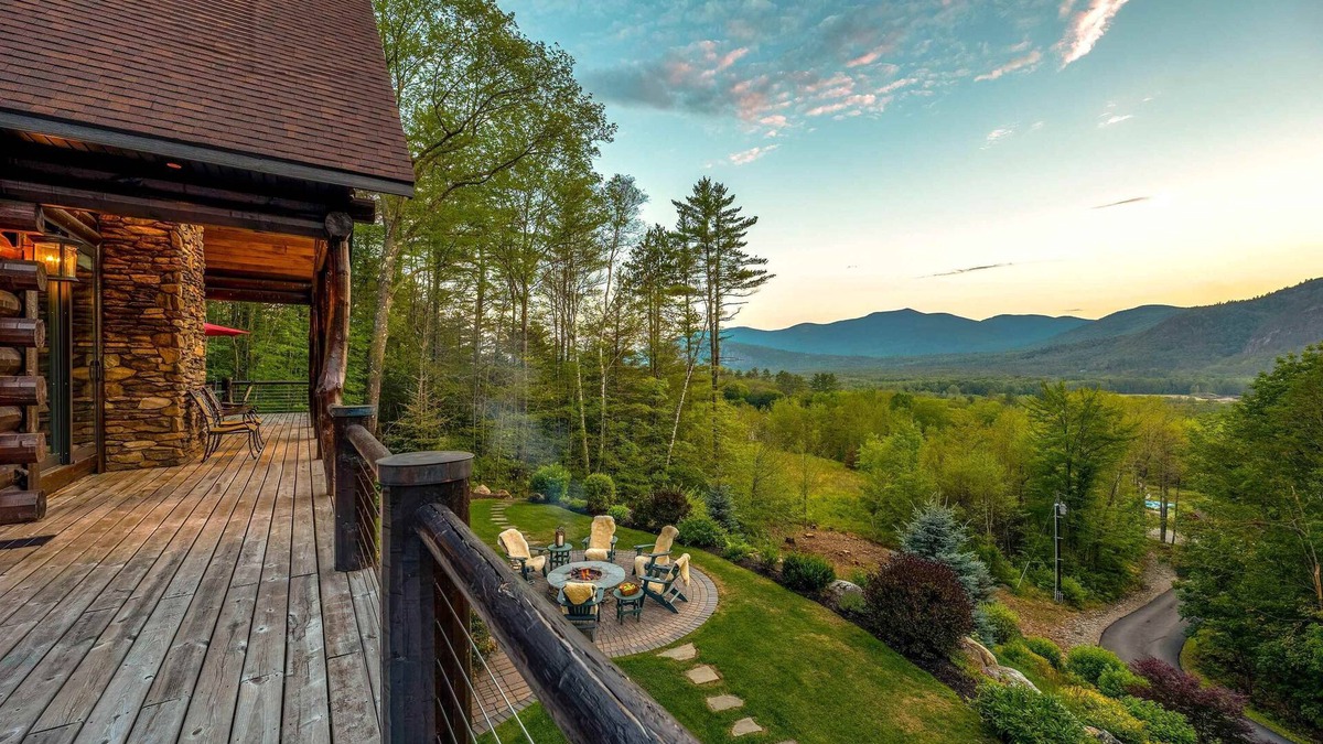 Intervale Ski Chalet | One-of-A-Kind Log Home in the Heart of the White Mountains NH