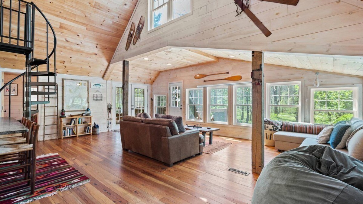 Elkton House | One-of-a-kind mountain cabin w hot-tub, near the Shenandoah NP