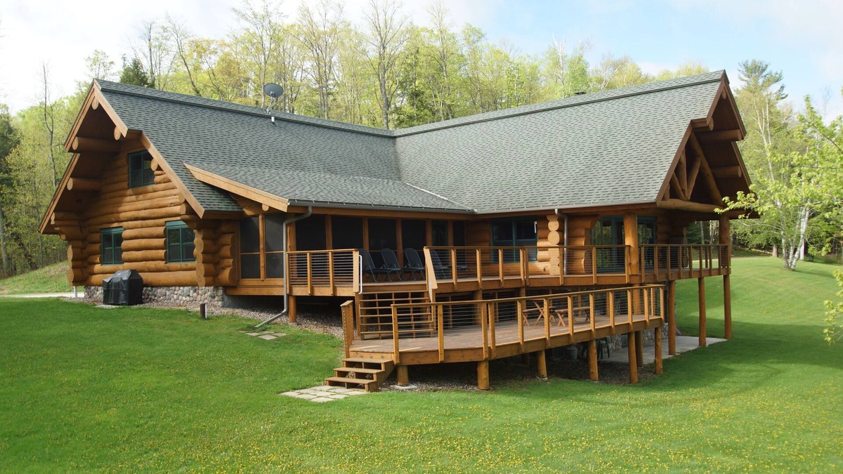 Pickerel Cabin | One of a Kind North Woods Lake Lodge