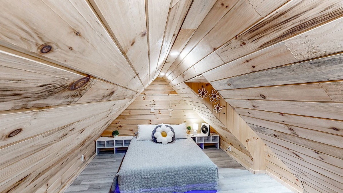 Avoca House | One-of-a-kind retreat with home theater, indoor basketball, private pool, & gym