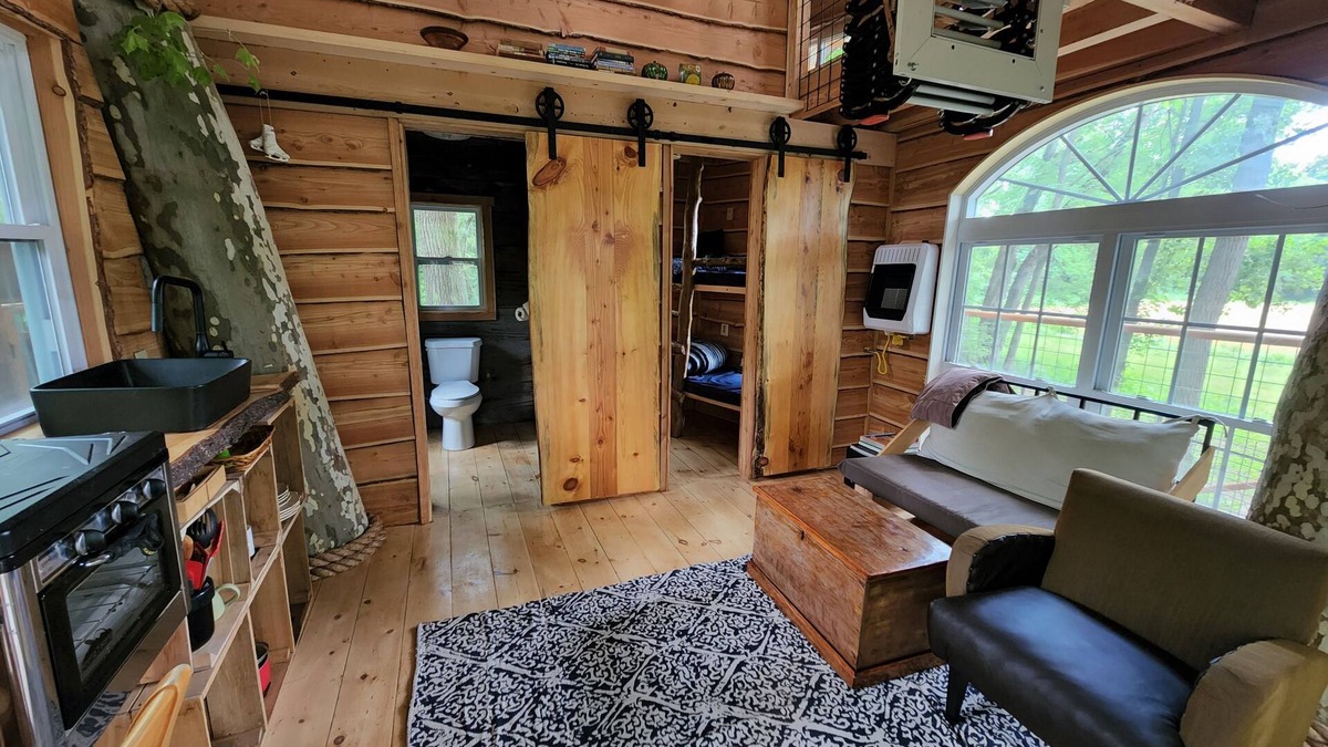 Belfast Cabin | One of a kind Treehouse on the Genesee River