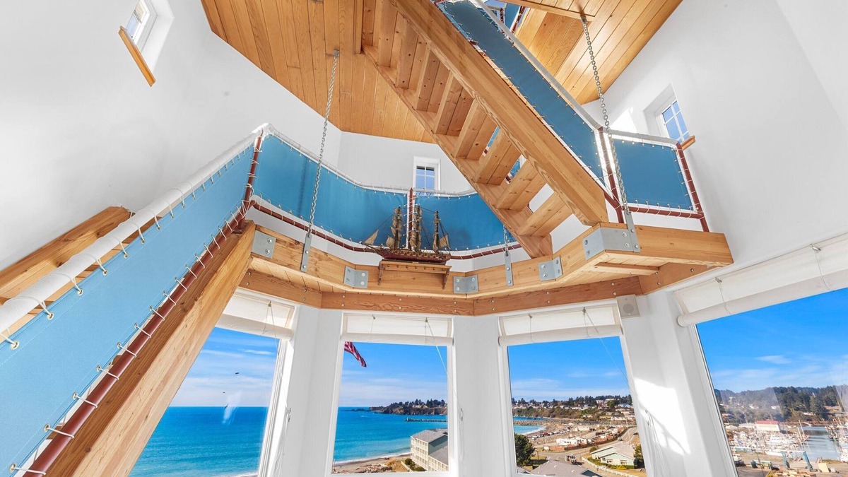Harbor House | One of a Kind- Working Lighthouse!