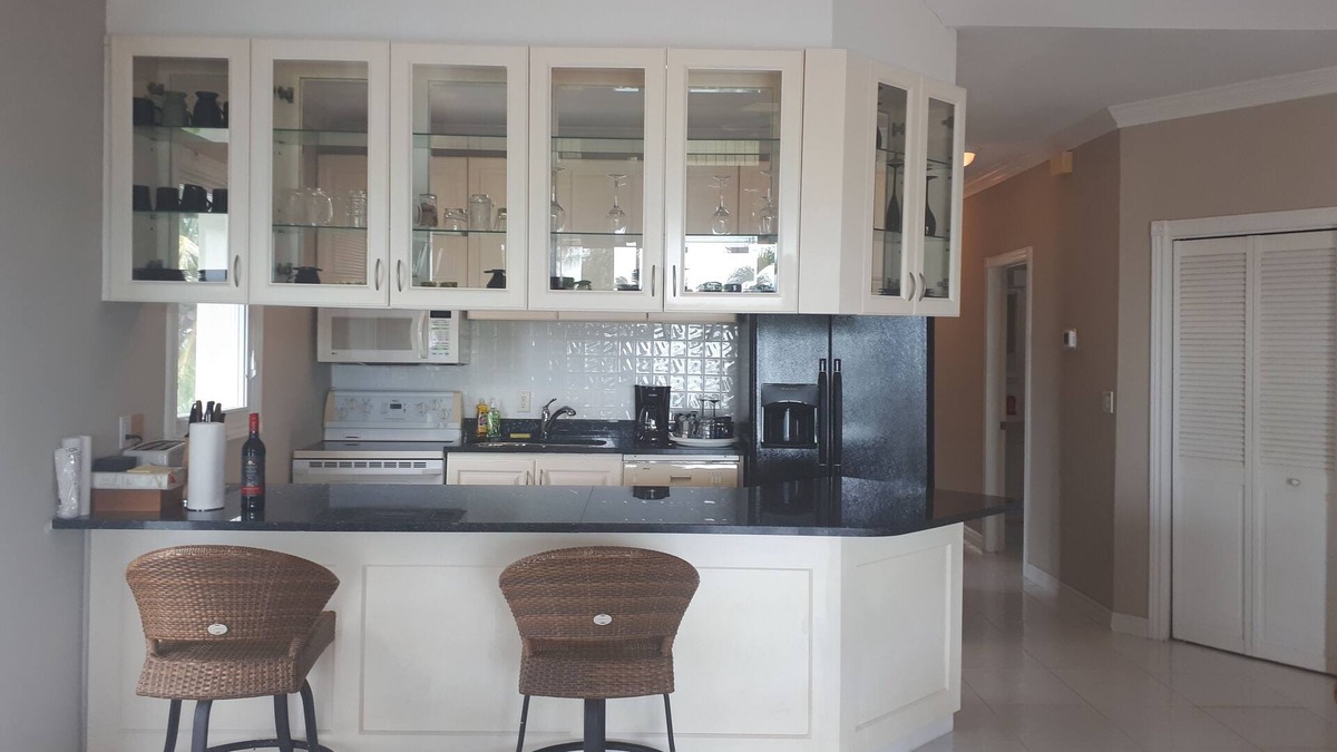 Coral Harbour Apartment | One of the best views at the beautiful Coral Harbour beach!