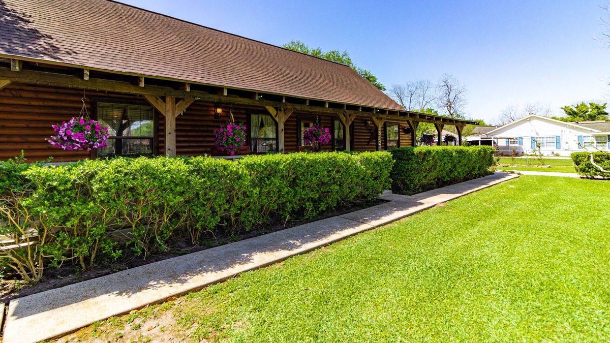 Pasadena Cabin | One of the few Cabins in the area!