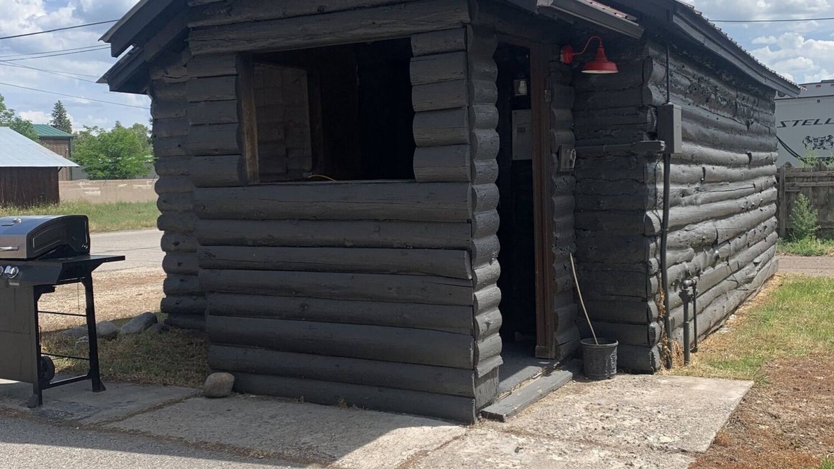 Meeker Cabin | One Room Cabin with Kitchenette