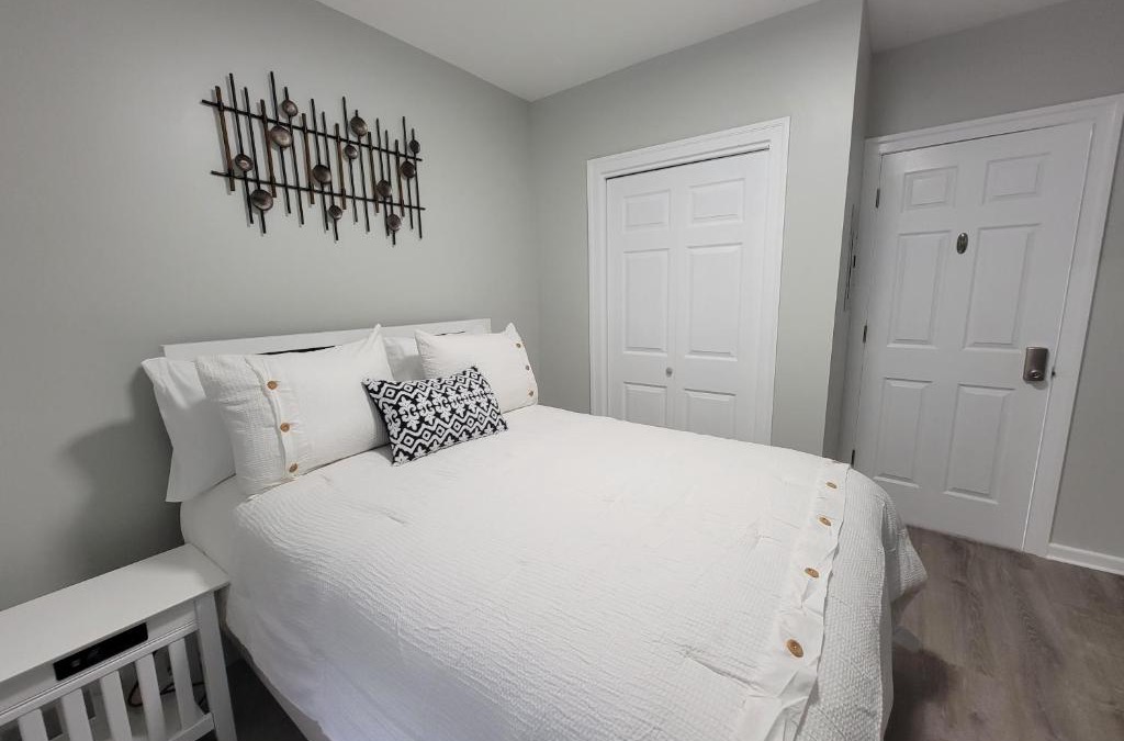 Hartford House | One room for rent shared bathroom and kitchen