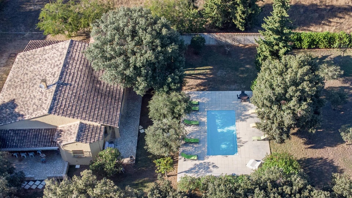 Sorgues Villa | One-storey villa with enclosed garden and swimming pool