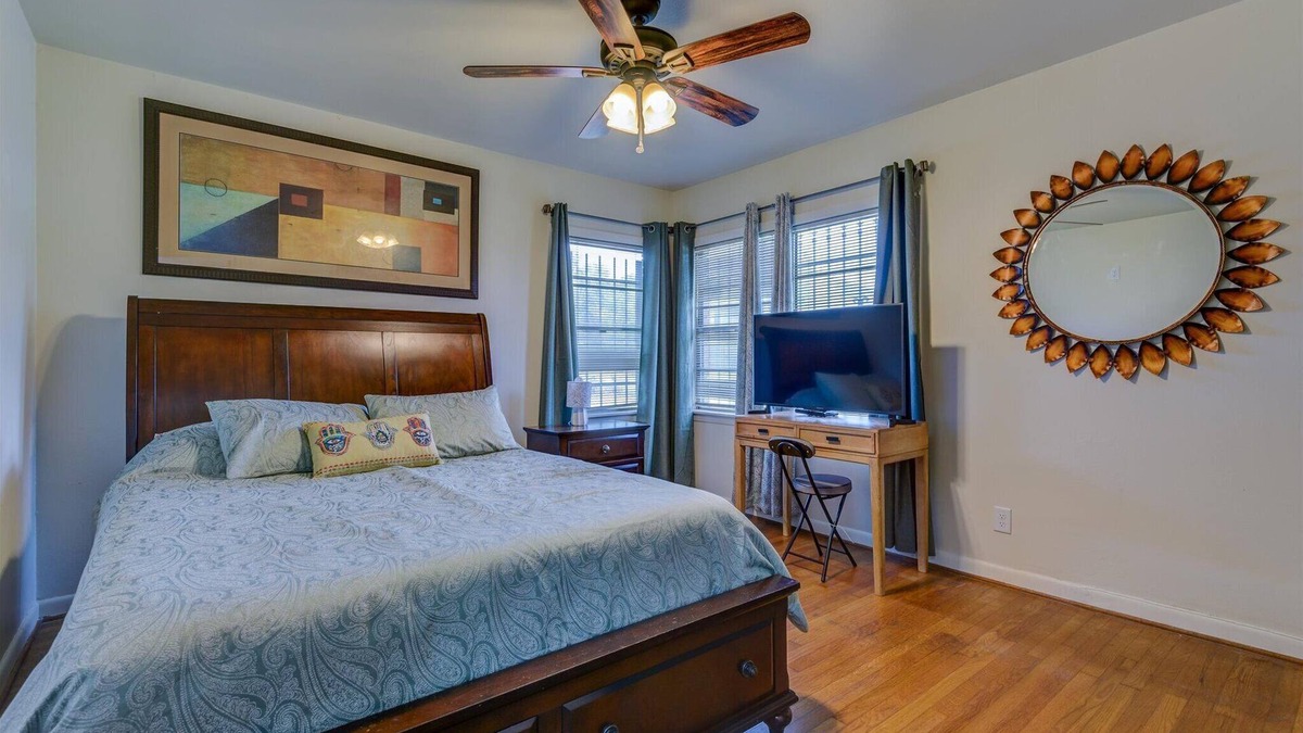 OST - South Union House | One story 3/2.5 home just 5 miles from Texas Medical Center and MD Andersen