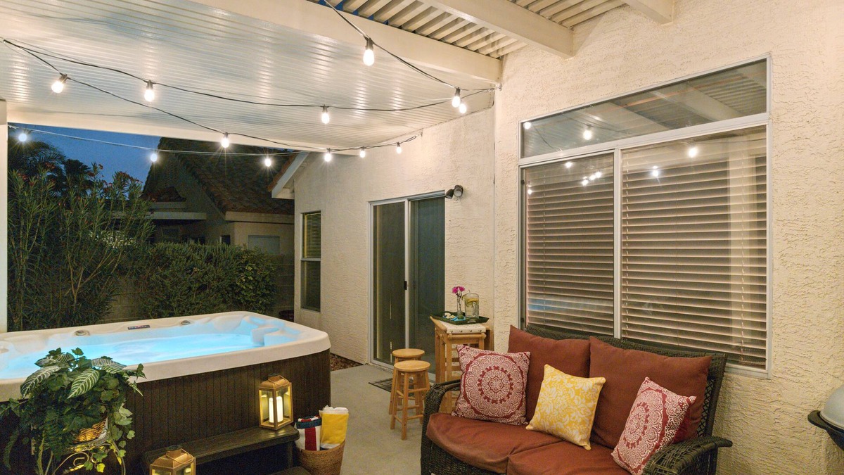 Las Vegas House | ONE-STORY FAMILY OASIS AND SPA - SMALL PET OK