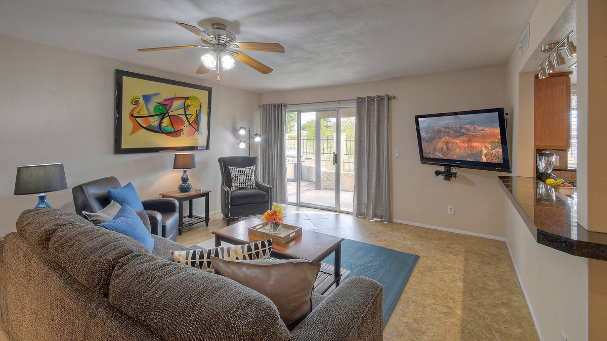 East Mesa House | One Story "Rat Pack" Patio Home, Near GOLF & Trails, Heated Comm POOL/SPA, Walk to Dine & Shop