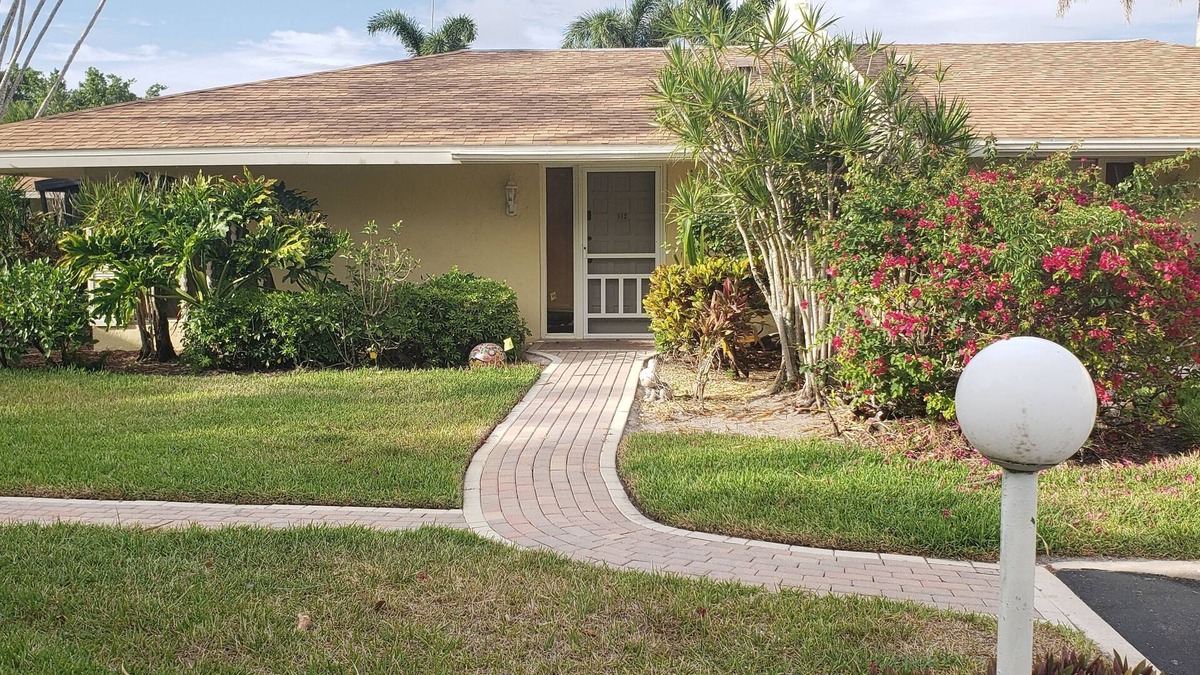 Palm River Estates Villa | One-story Villa in Palm River Estates
