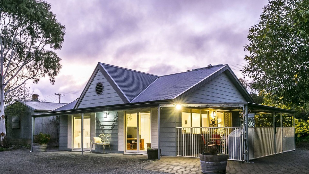 Upper Wakefield Cottage | One Tree Accommodation: The Retreat