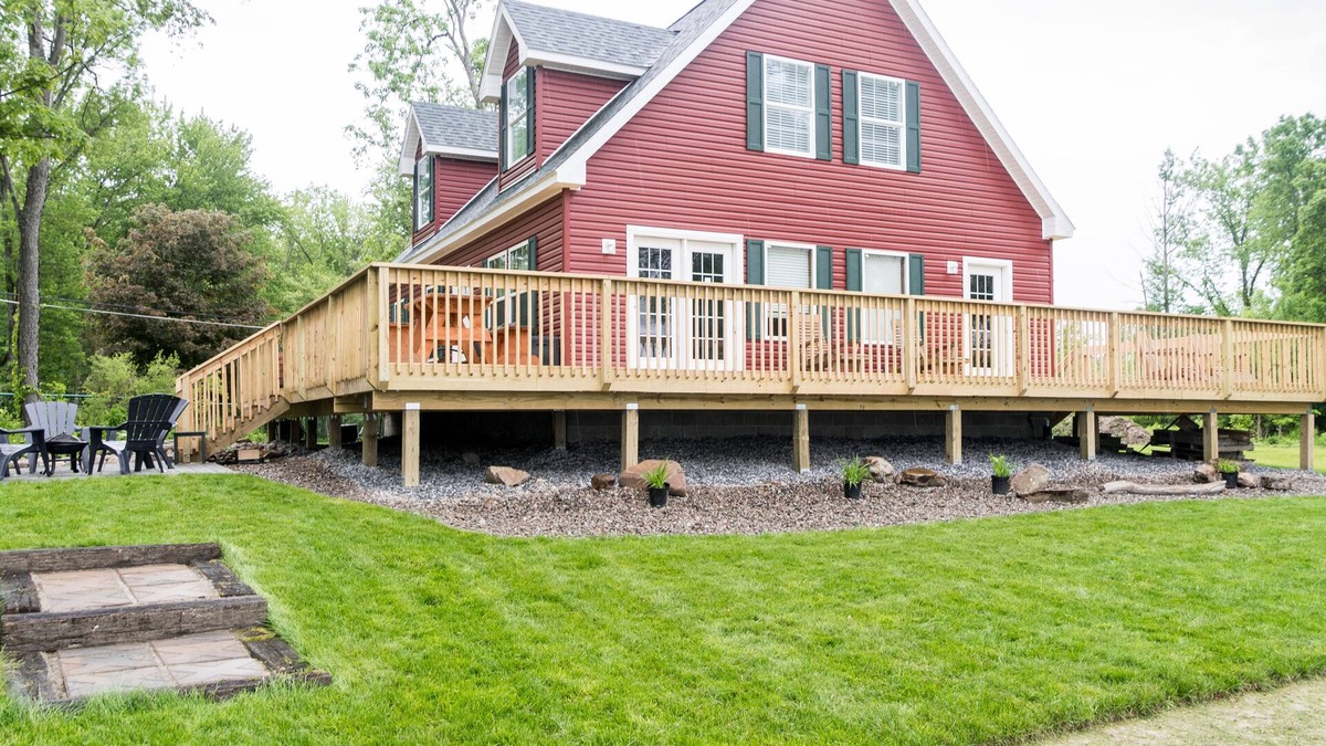 Canastota House | Oneida Lake, Lake House 1 acre lot, lots of parking