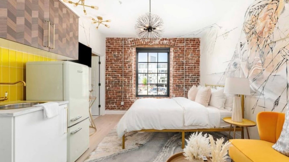 Golden Triangle Apartment | Onerary Art Suite 209