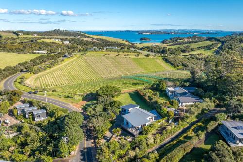 Oneroa House | Oneroa Vines and Views- Stay Waiheke