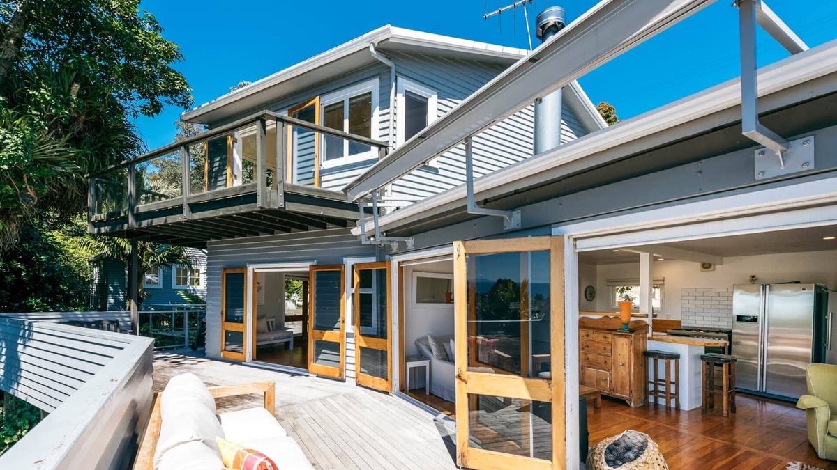 Onetangi House | ONETANGI VISTA | Coast & Country | WINTER DEAL - Stay for 4, Pay for 3