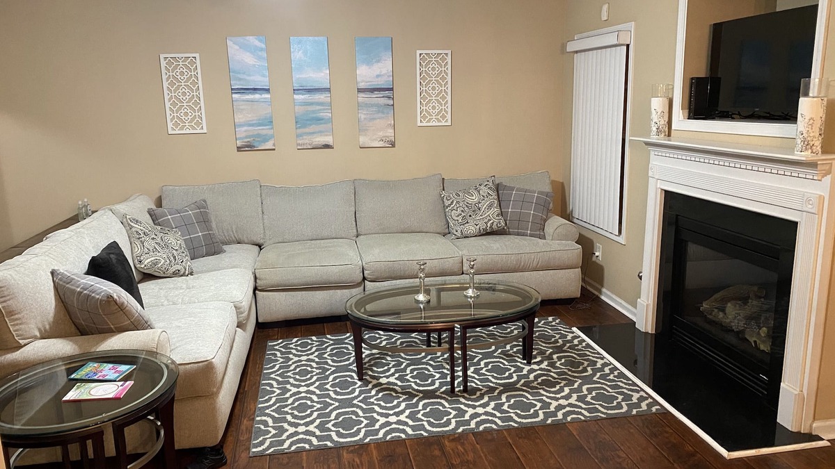 Lithonia House | Only 2 miles from shopping, banking, food, entertainment,15 to downtown Atlanta