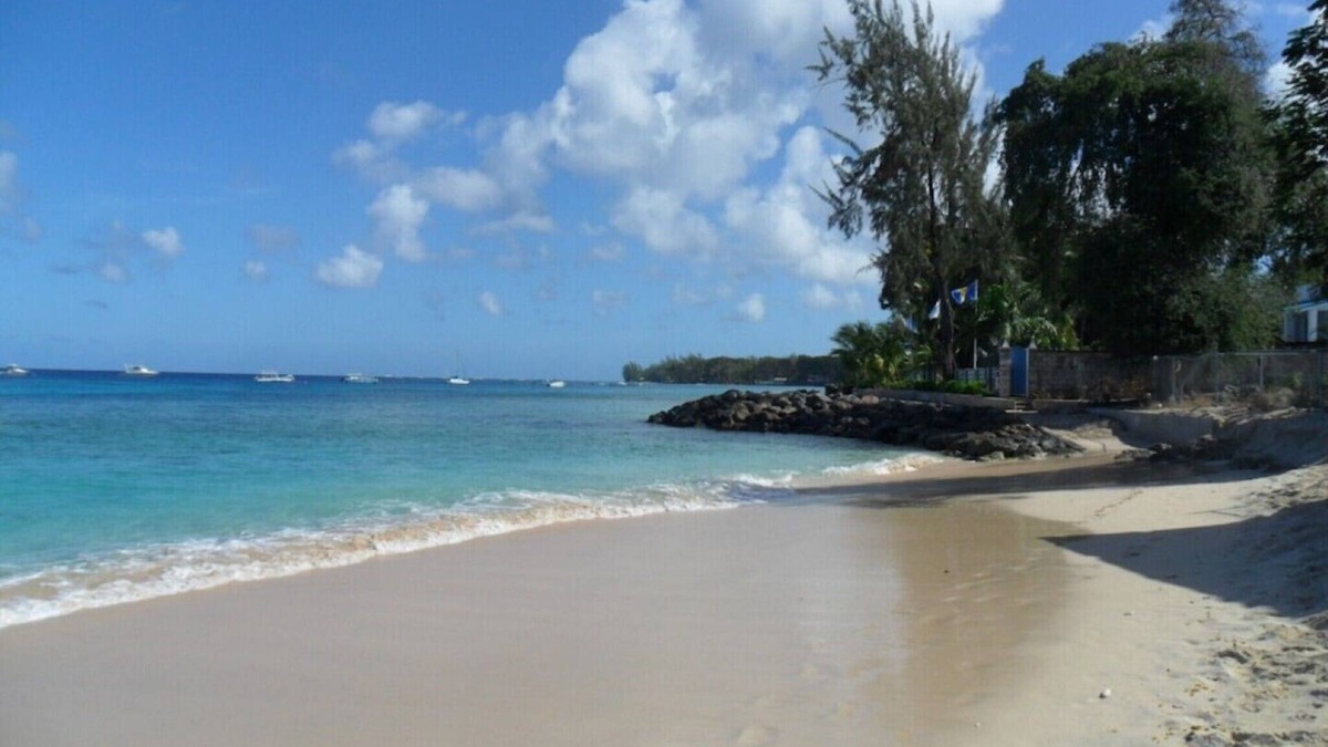 Halcyon Heights Apartment | Only 3 Mins To Beach And Beach Club apt 1.