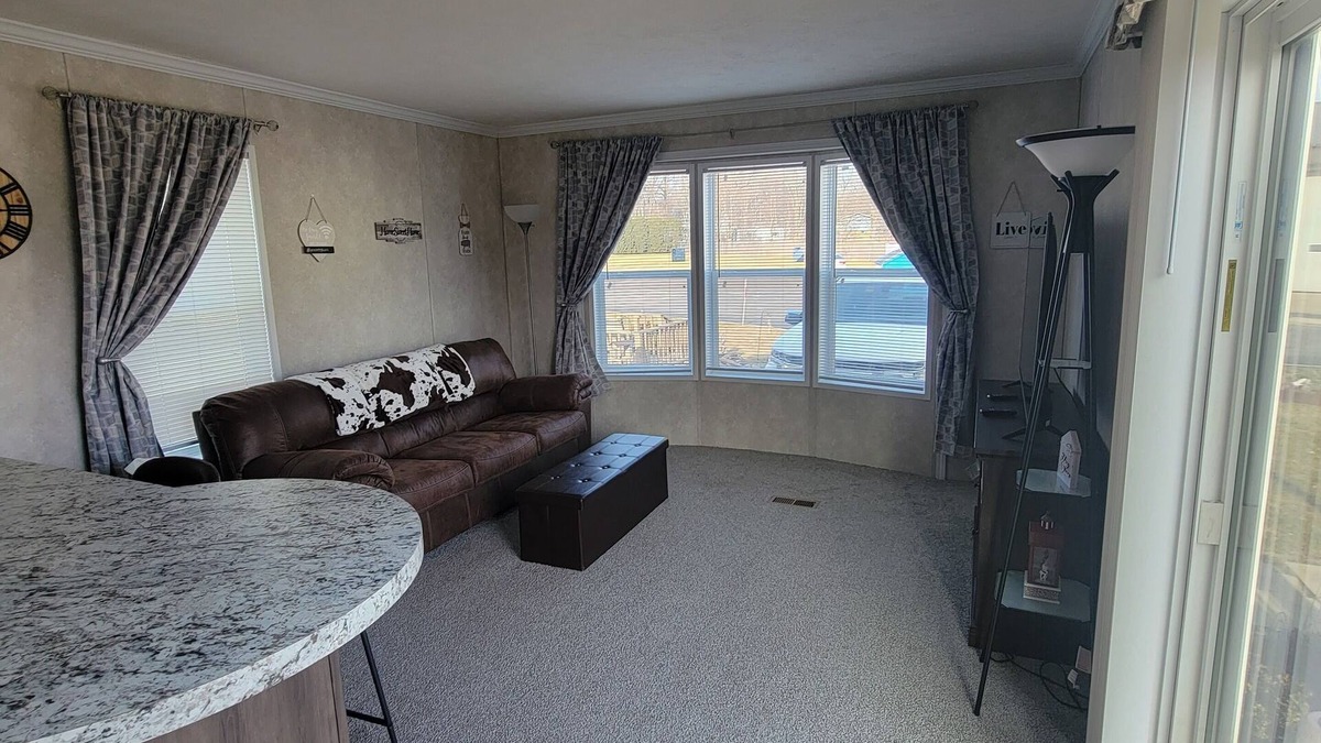 Gary House | Only 4 minutes to Hard Rock Casino and 25 minutes to Chicago!