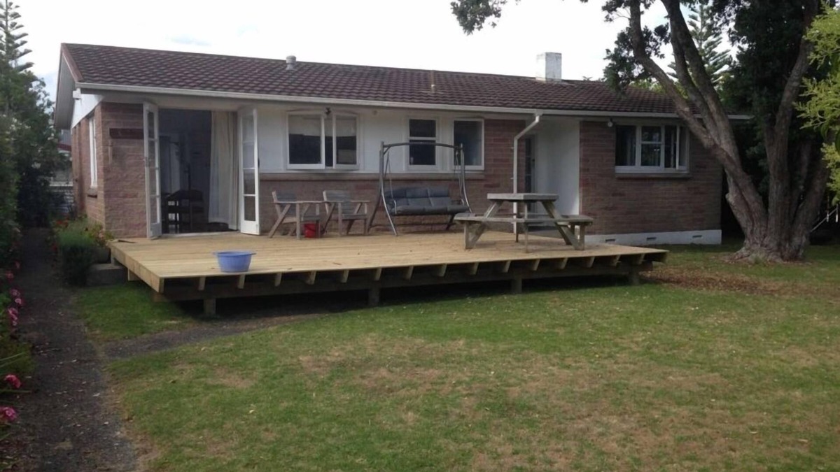 Ruakaka House | Only 40 metres to the beach!