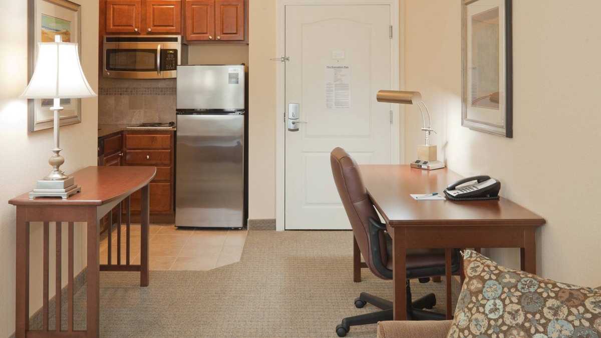Lafayette Apartment | Only 5 Miles from Purdue University. Free Breakfast. Pool. Gym.