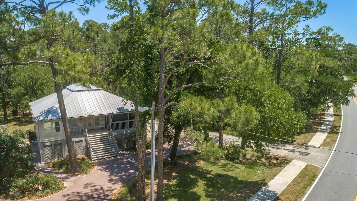 Magnolia Bluffs House | Only 5 min from the St. George or Apalachicola!