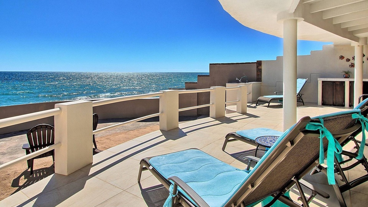 Las Conchas House | ONLY 5 STAR RATINGS! Spotlessly clean. BEACHFRONT. Private. IMMACULATE. Quiet!